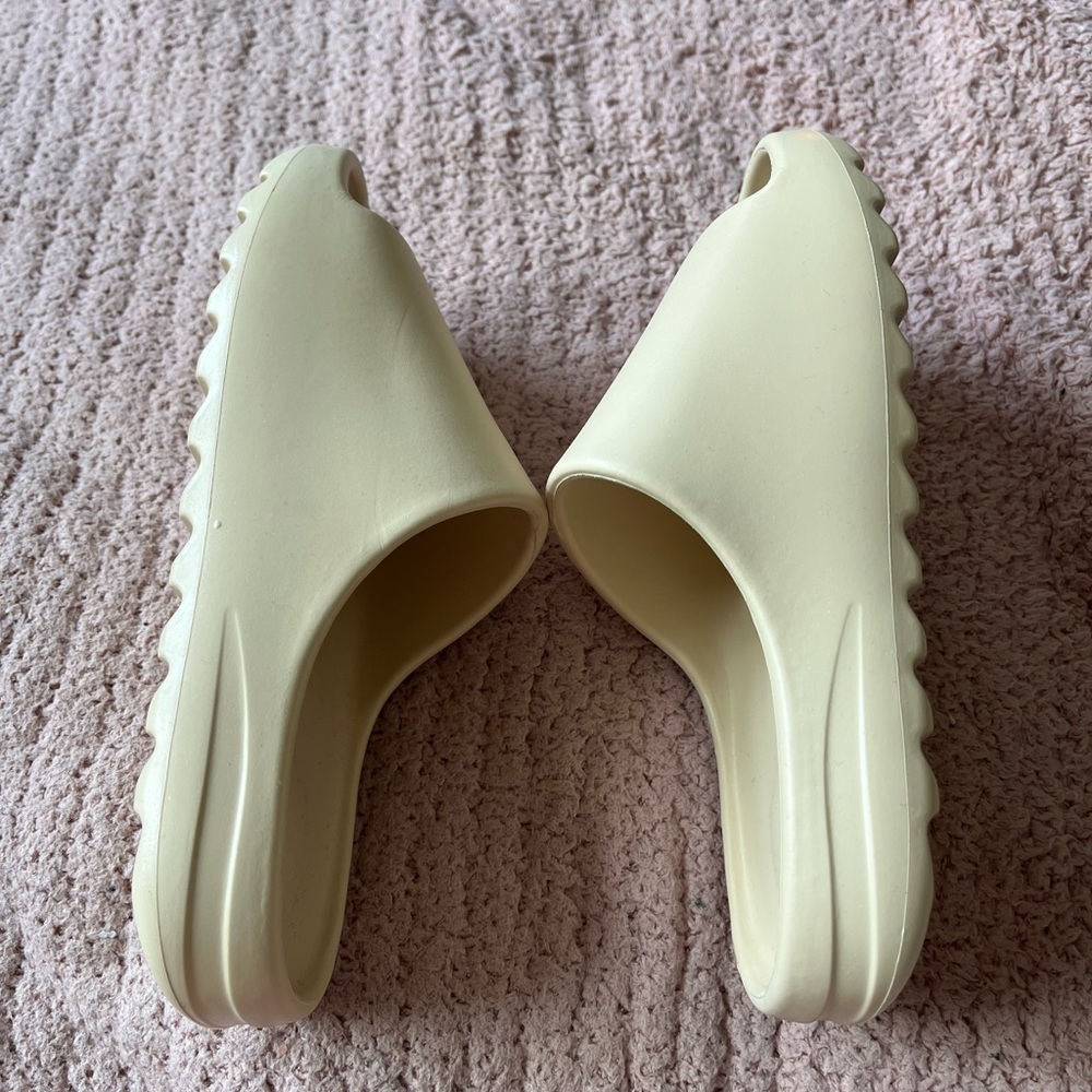 RUBBER SLIDES NWOT SIZE 8 WOMENS SIZE 40 BEIGE - Picture 5 of 6